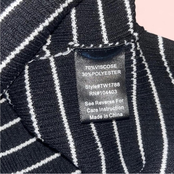 Black and White Striped Sleeveless Top - Picture 6 of 7